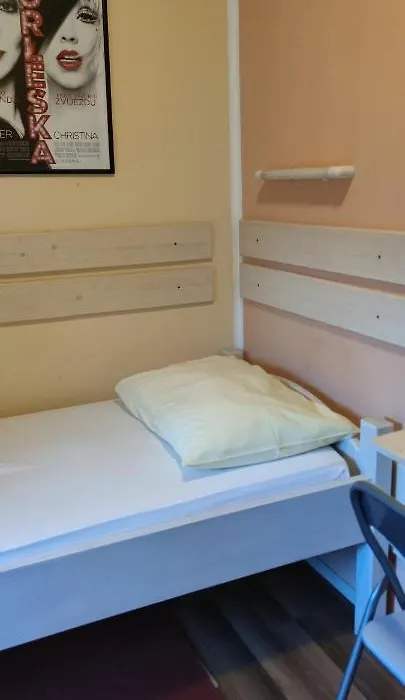 Cinema House Single & Double Rooms & Studio Apartments-1