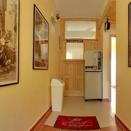 Cinema House Single & Double Rooms & Studio Apartments-2